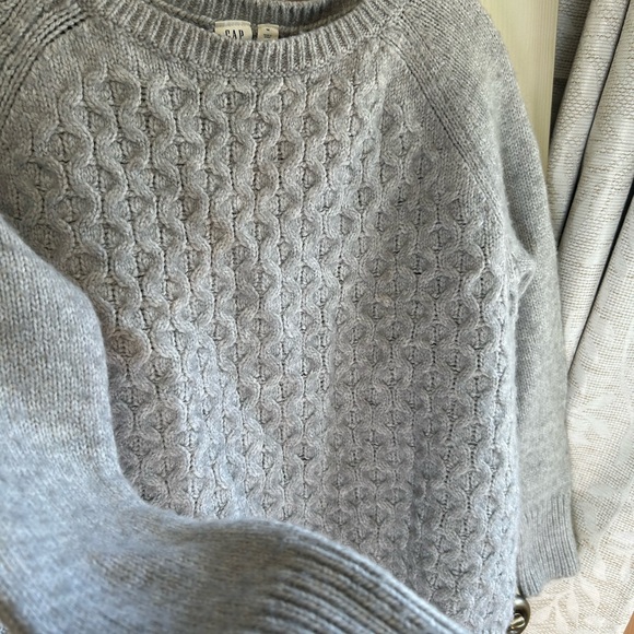 GAP Light Gray Cable Knit Sweater - Picture 3 of 4